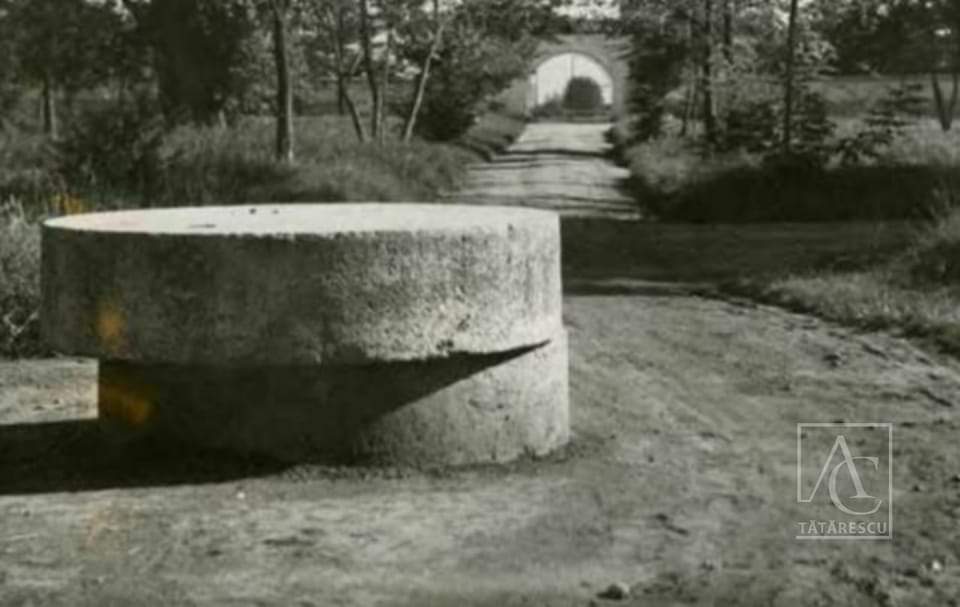 Fotografie inedită cu „Masa studiu” realizată de Constantin Brâncuși, în colecția Asociației culturale Tătărescu