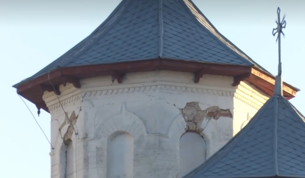 Bisericile din Gorj afectate de cutremur. O parte dintre acestea au fost vizitate de ÎPS Irineu!