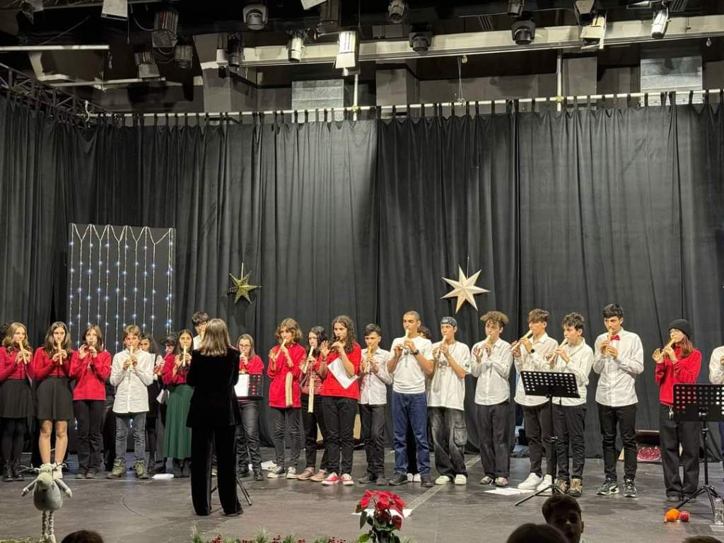 Spectacol de Crăciun oferit de elevii Școlii Gimnaziale Nr. 47 – alternativa educațională Waldorf, la Sala Gloria a Teatrului Metropolis din București