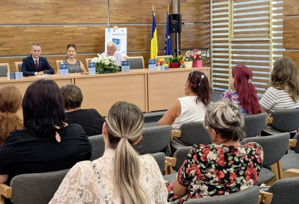 Lansare de carte la Râmnicu Vâlcea: „Rolul analistului de intelligence în contextul dezvoltării inteligenței artificiale” [Galerie&nbsp;foto]